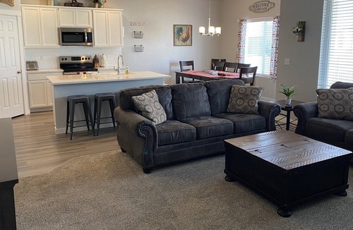 Caldwell House | Family Friendly Home, Quiet Culdesac (Sleeps 10-12)