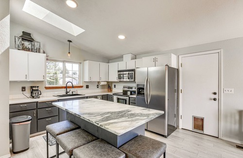 Orchard District House | Family-Friendly Home w/Fire Pit in Bend!