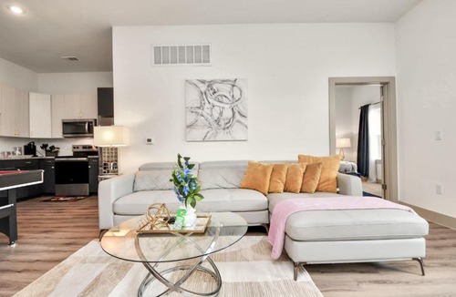 Addicks Apartment | Family Friendly Houston Apartment Game Room Pool & King Beds