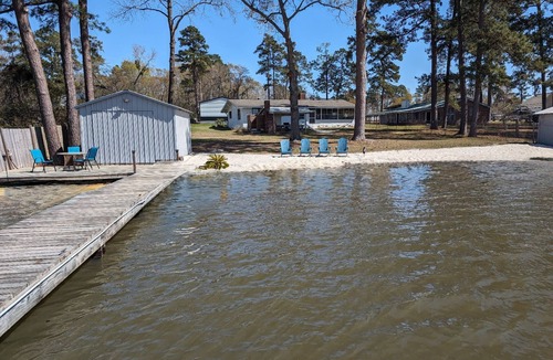 Manning House | Family Friendly Lake Oasis