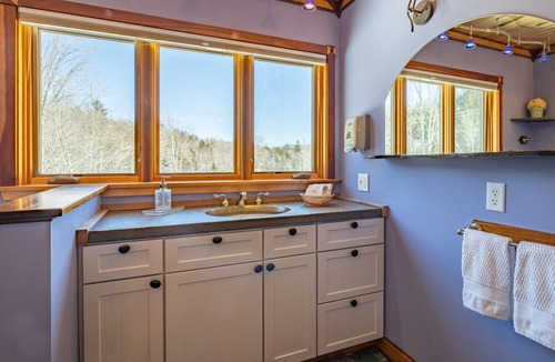 Bread Loaf Cabin | Family Friendly Near River - Campfires! Hot Tub, Game Rm, Views Pets welcome