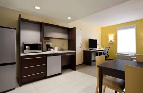 Greensboro Hotel | Family-friendly Oasis Near Piedmont Triad Airport. Pets Allowed, Indoor Pool!