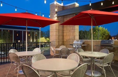 Greensboro Hotel | Family-friendly Oasis Near Piedmont Triad Airport. Pets Allowed, Indoor Pool!