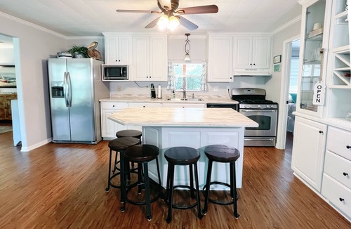 Seguin House | Family Friendly Riverfront Home on Guadalupe. Large yard, kayaks, near downtown