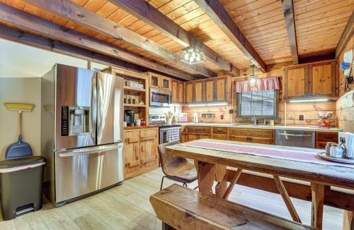 Blandburg House | Family-Friendly Tyrone Cabin with Deck Near Hiking