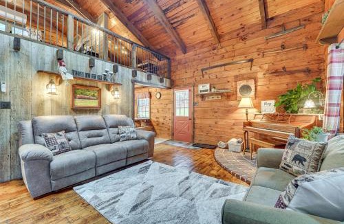 Blandburg House | Family-Friendly Tyrone Cabin with Deck Near Hiking