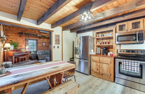 Blandburg Cabin | Family-Friendly Tyrone Cabin w/Deck Near Hiking