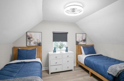 McGuire House | Family Fun! 2 Story Oasis and Pup Retreat Near RVA!