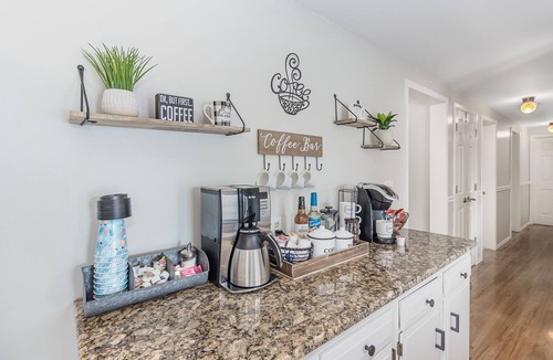 Dry Ridge House | Family Fun by the Ark Encounter, sleeps 11 w/Pool