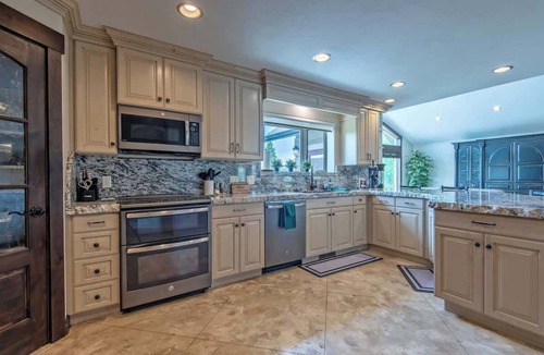 Tetonia House | Family Fun: Theater, Hot Tub, Pickleball, Games