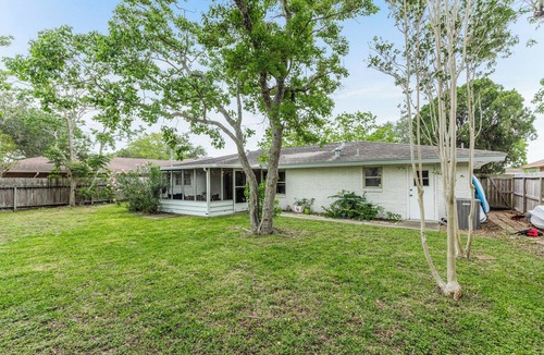 Bay Area House | Family Getaway 4BD Home Bring your Friends & Pets TOO! Close Beaches & Dining!