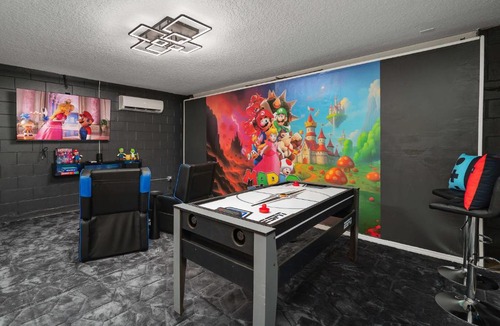 Solana House | Family Getaway with Pool and Game Room