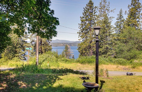 Coeur d'Alene House | Family Home 6 Mi to Dtwn CDA: Lake & Sunset Views!