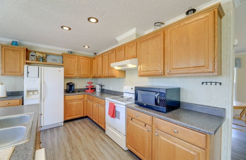 The Point House | Family Home + Fire Pit & Deck, 11 Miles to Beach!