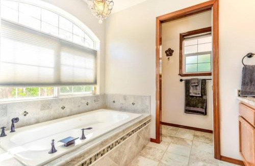 Post Falls House | Family Home With Pool Table - Fall Weekly Savings