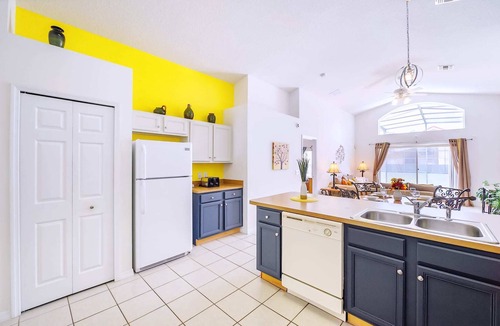 Solana Cottage | Family Resort Home w Pool, BBQ & Game Room