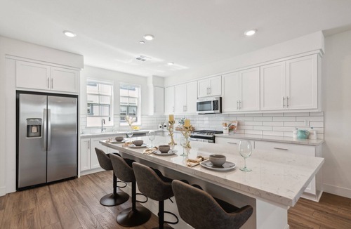 Newark House | Family Sized Townhome! 2109 Sq Ft & 4 Bedrooms! Pool & Spa Access !