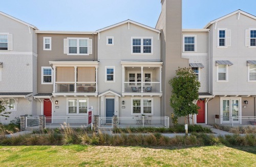 Newark House | Family Sized Townhome! 2109 Sq Ft & 4 Bedrooms! Pool & Spa Access !