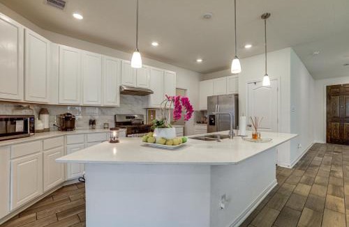 Houston House | Family Suburban Retreat! 20 Mi to Dtwn Houston