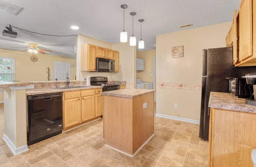 Davis Lake - Eastfield House | Fantastic 3-bedroom house in pleasant Charlotte