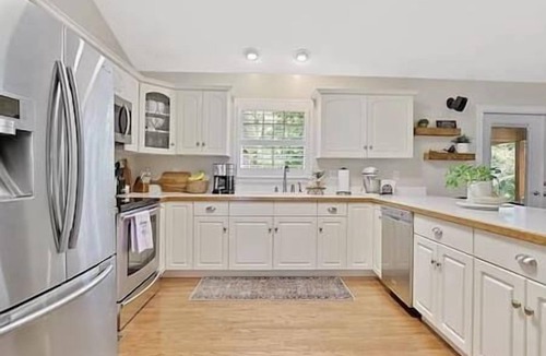 Greensboro House | Fantastic Cottage with big backyard near the city