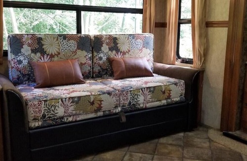 Anacortes Hostel | Farm Inn - RV Farm Stay with Ocean Views