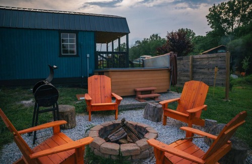 West Newton Cabin | Farm stay. Hot tub. Pond Nature views near dwntwn
