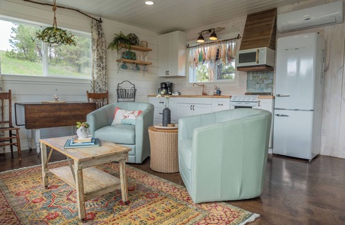 Billings House | Farmhouse Cottage @ Old Pine Retreats, Farmhouse Cottage @ Old Pine Retreats
