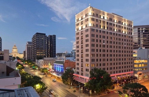 Downtown Austin Hotel | Feel Like A Royalty! Historic Suite with Modern Service! Indoor Pool Available!