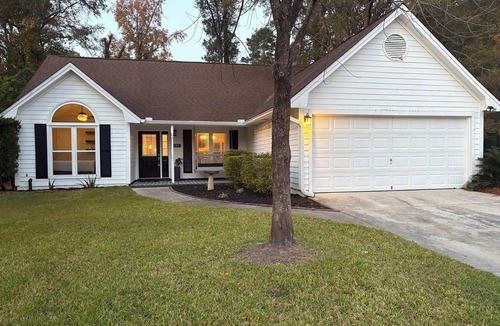 Summerville House | Fenced in home by Charming Downtown Summerville - 35 min to Charleston!