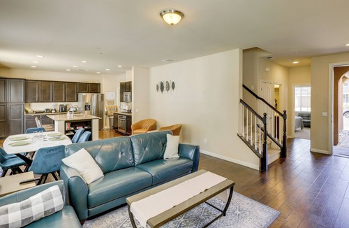 Greenacres House | Fenced Yard! Family Escape, 1 Mi to CSUB
