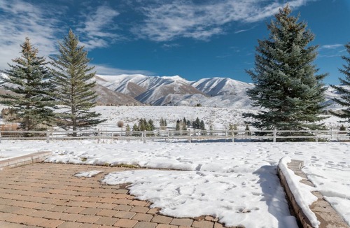 Highlands House | Festive Dates Available! Spacious Mountain Home with WIFI, Pool Table, and Panoramic Views