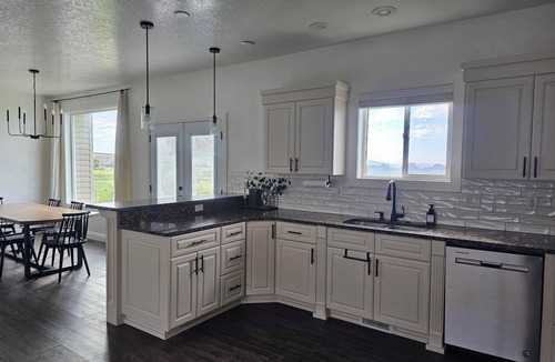 Lapoint House | Fieldview - Charming 3-bedroom house, peaceful cul-de-sac, stunning field views