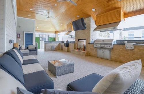 North Houston Apartment | FIFA 2BR Resort‑Style · Pool & Gym · 25min to NRG