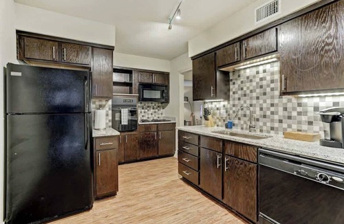 Uptown Apartment | MAJOR INTERNATIONAL SPORTING EVENT Fan Loft at Galleria | Pool Access