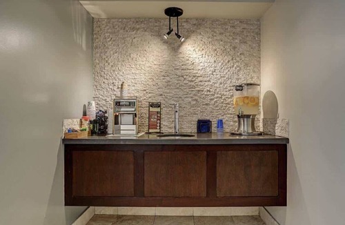 Uptown Apartment | MAJOR INTERNATIONAL SPORTING EVENT Fan Loft at Galleria | Pool Access