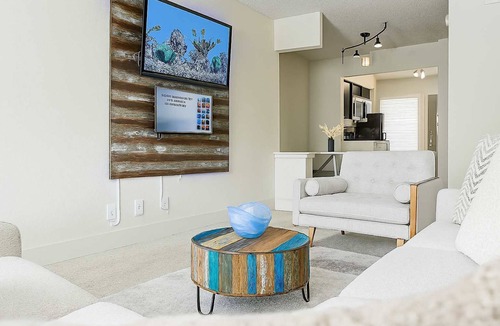 Uptown Condo | MAJOR INTERNATIONAL SPORTING EVENT Royal Retreat | 2BR 5 Min Walk to Galleria