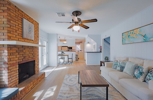 Spring Branch West House | MAJOR INTERNATIONAL SPORTING EVENT stay - 5BR Home - Hi Speed WiFi - King suit - Fire pit - Pet Friendly