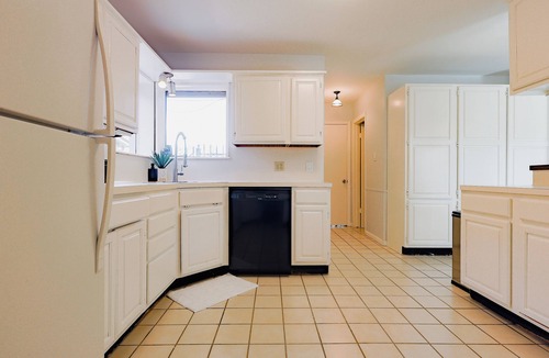 Spring Branch West House | MAJOR INTERNATIONAL SPORTING EVENT stay - 5BR Home - Hi Speed WiFi - King suit - Fire pit - Pet Friendly