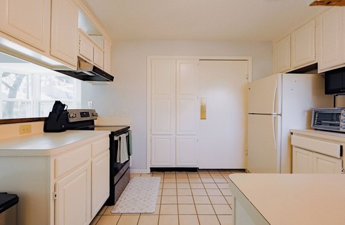 Spring Branch West House | MAJOR INTERNATIONAL SPORTING EVENT stay - 5BR Home - Hi Speed WiFi - King suit - Fire pit - Pet Friendly