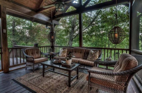 McCaysville Cabin | Fightingtown Creek Retreat - Pet Friendly, Steps to Creek, Hot Tub