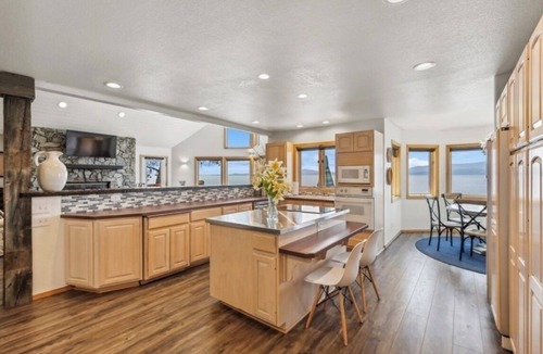 Bigfork House | Fill your soul w/400' of PRIVATE waterfront w/dock, lift, diving board & more!
