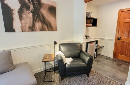 Mazama House | Fir - double queen bedroom at The Inn At Mazama