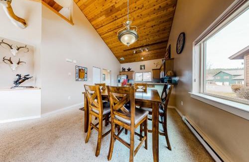 Big Sky Apartment | Firelight Chalet 94