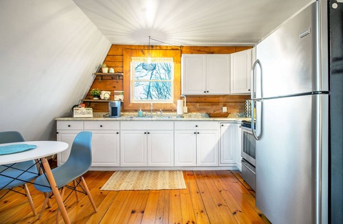 Stanley House | Firepit, Grill & Dual Apartments, Perfect for Couples
