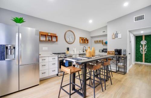 Conway House | Fireplace and Lake View Just 10 Minutes to Downtown Near Parks