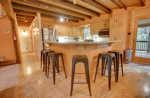 Sabinsville Cabin | Fireside Cabin | HOT TUB, TV + Game Room!