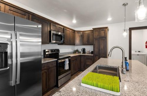 Bozeman Apartment | Fireside Retreat