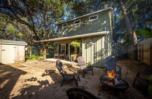 Gruene Apartment | First Floor of River Haven Guest House w/Hot Tub by Gruene!