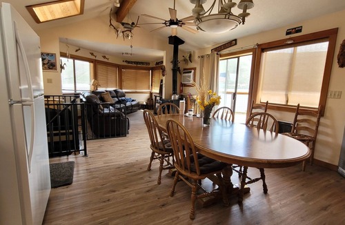 Huntington House | Fish/Hunt on the Snake River - Property Sold - SEE New VRBO Link In Description